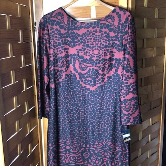 Gabby Skye Red & Black Graphic Print Dress with 3/4 Sleeve - Picture 1 of 7